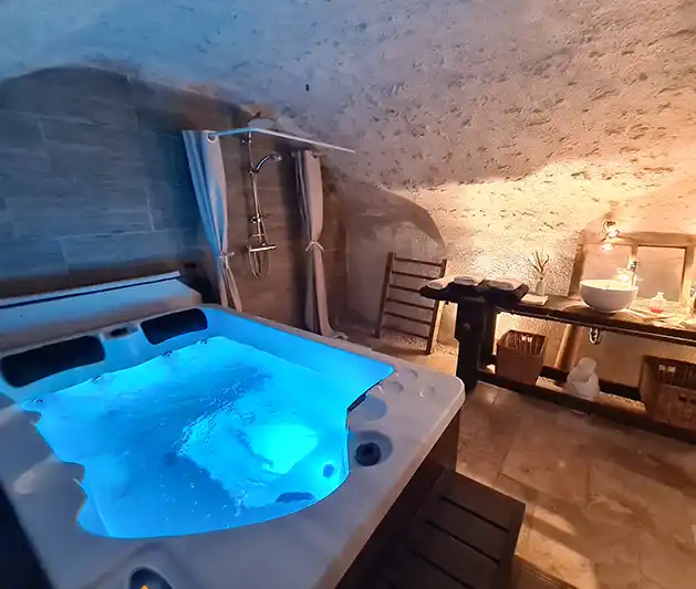 Le Spa dans le gîte Ecrin d'amour